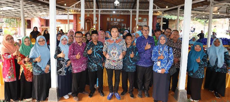Ibas: Di Tangan Gurulah Masa Depan Bangsa Terbentuk, Guru Harus Sejahtera dan Bahagia!