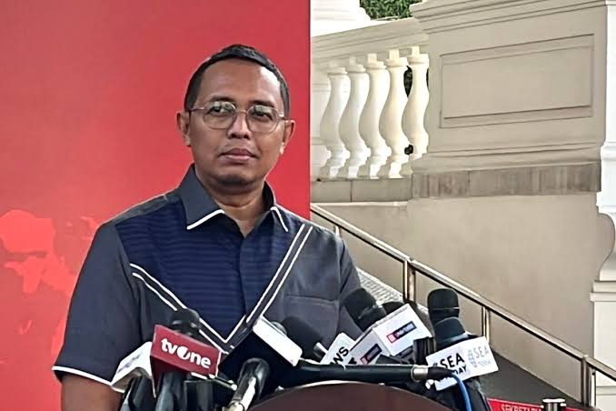 Istana Miliki Enam Jubir