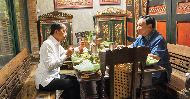 Prabowo-Jokowi Bertemu di Angkringan Solo