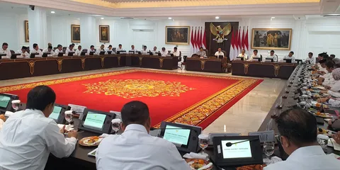 Kompak, Jajaran Menteri Kabinet Merah Putih Kenakan Setelan Kameja Putih