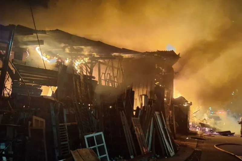 Kebakaran di Koja, Gudang Kayu dan Rumah Ludes Terbakar