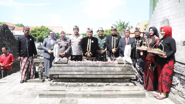 Pemkab Sampang Sampang Gelar Ziarah Makam Leluhur , Peringati Hari Jadi ke - 401