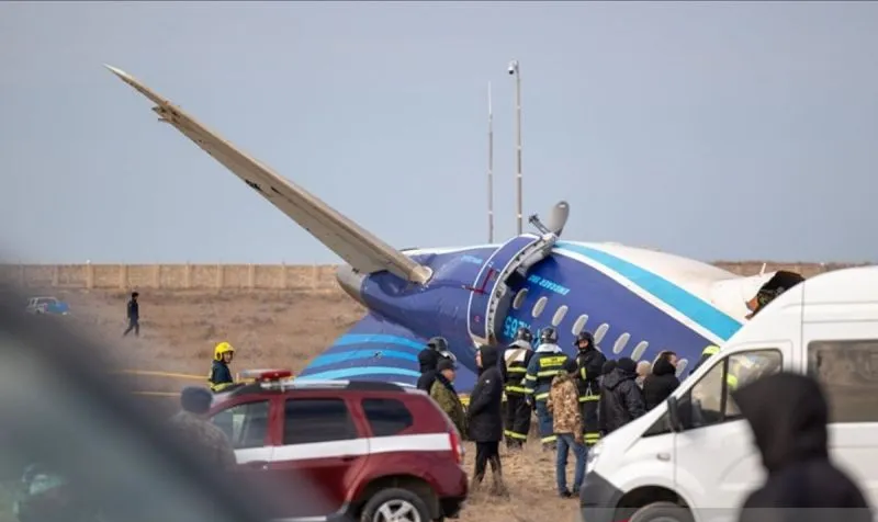 Pejabat Sebut Jatuhnya Pesawat Azerbaijan Airlines karena Ditembak