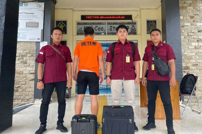 Sebanyak 5 WNA Dideportasi Kantor Imigrasi Labuan Bajo