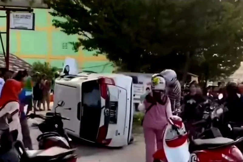 Tiga Orang Tewas Ditabrak Mobili