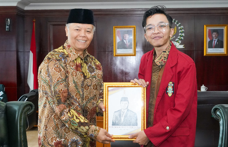 Menerima PC IMM Jakarta Pusat, HNW : Generasi Muda Harus Membekali Diri dengan Akhlak dan Agama