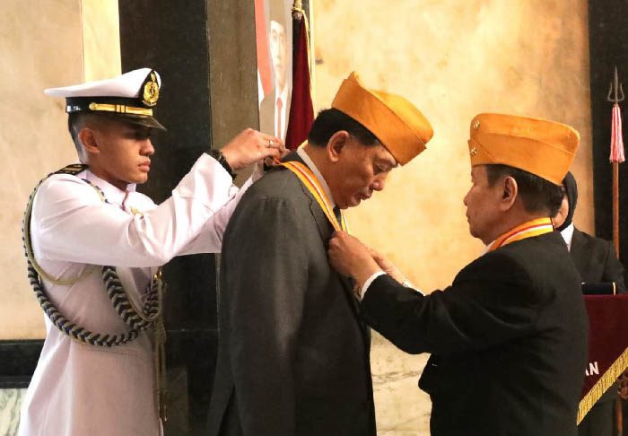 Sjafrie Sjamsoeddin Terima Penghargaan Bintang Legiun Veteran RI