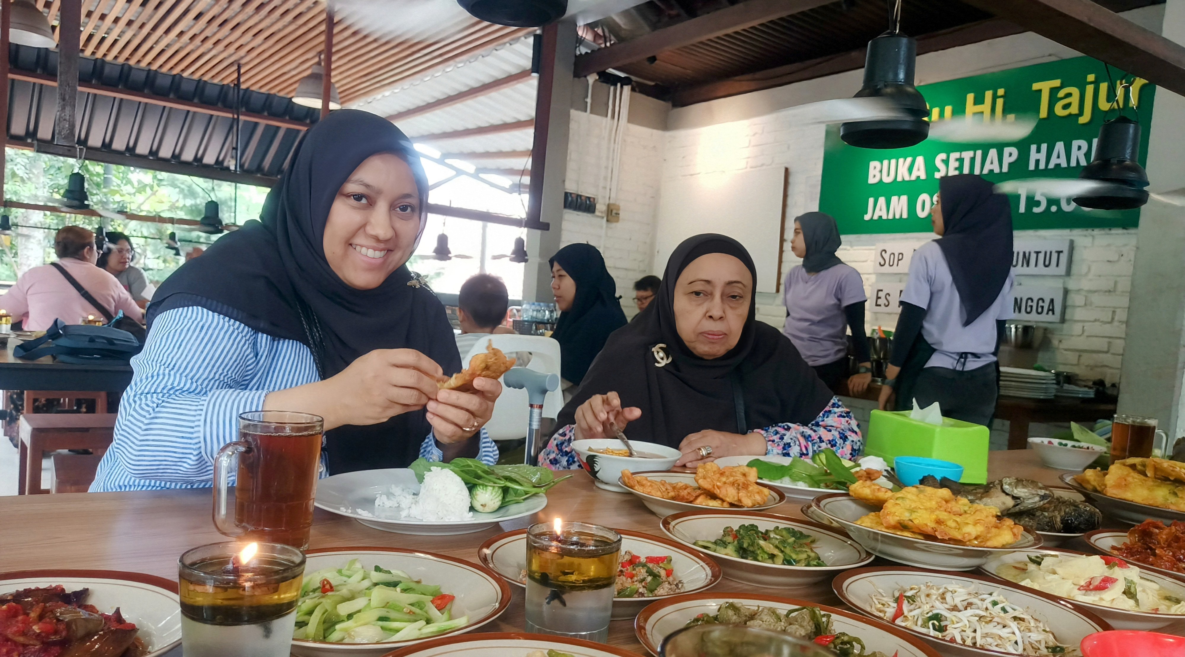 Sajikan Menu Khas Sunda, Rumah Makan Ibu Hj Tajur Diburu Penikmat Kuliner
