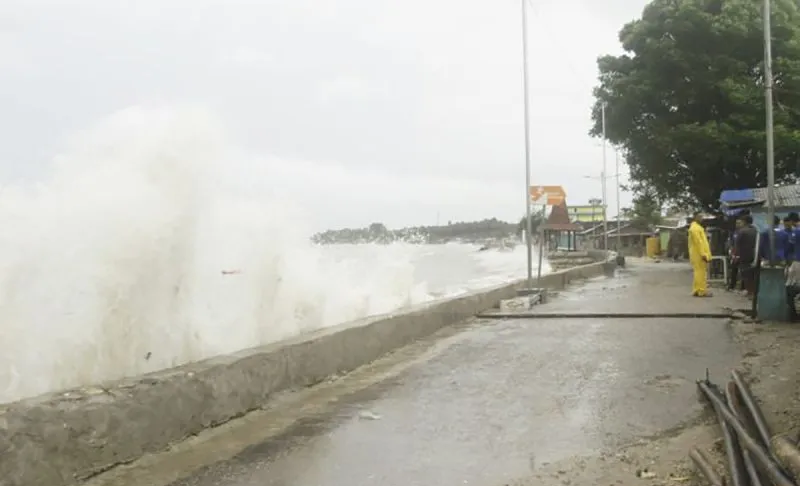BMKG Sebut Bibit Siklon 99S Berdampak pada Kenaikan Gelombang Laut di Perairan NTT