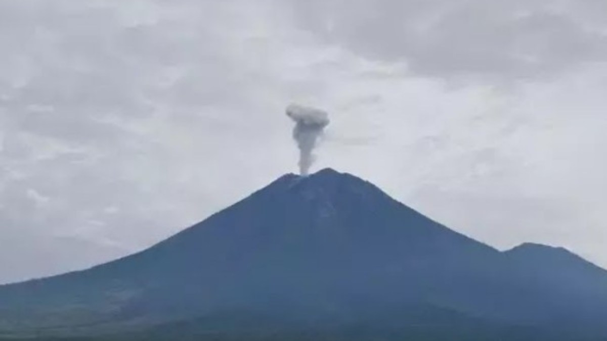 Gunung Semeru Kembali Erupsi