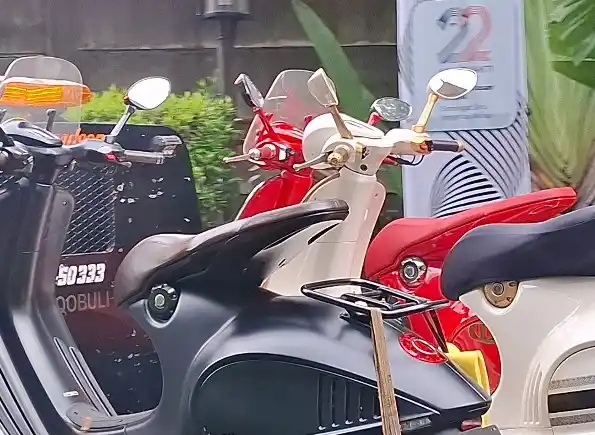 KPK Sita Vespa Piagio dan Mobil Wulling Senilai Rp1,5 M