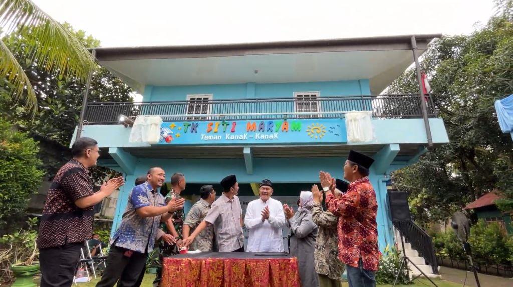Siswa TK Peringati Hari Peduli Sampah Nasional dengan Kreasi Tempat Sampah dari Barang Bekas