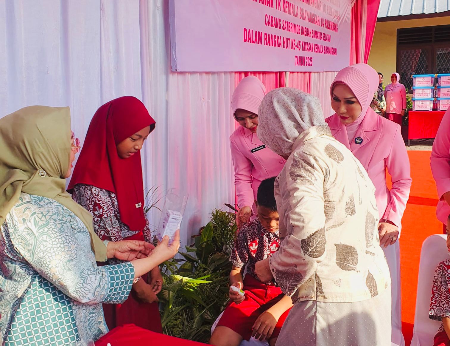 Peduli Kesehatan Mata Pada Anak, Kolaborasi Rumkit Bhayangkara M Hasan Bersama Yayasan Kemala Bhayangkari Sumsel Gelar Bhaktikes