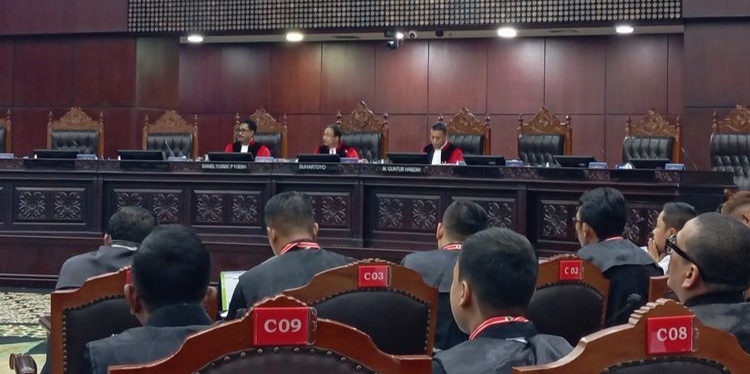 MK Kabulkan Pencabutan Gugatan Elly-Hanny