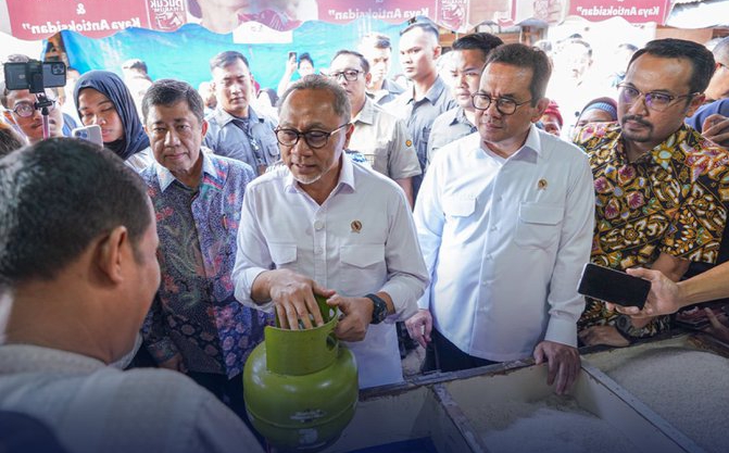 Menko Pangan dan Mendag Tinjau Sub Pangkalan di Klender, Pastikan Penyaluran LPG 3Kg Aman Bagi Masyarakat