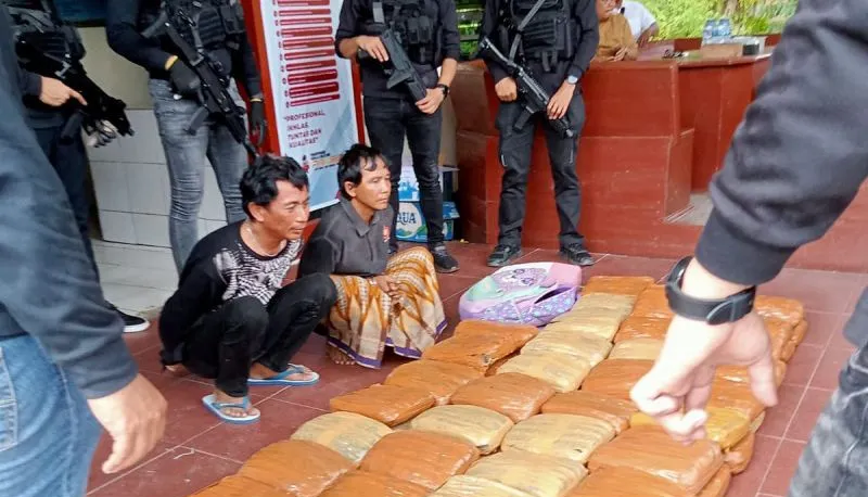 Diduga Angkut Narkotika, Polisi Amankan Satu Unit Mobil Boks