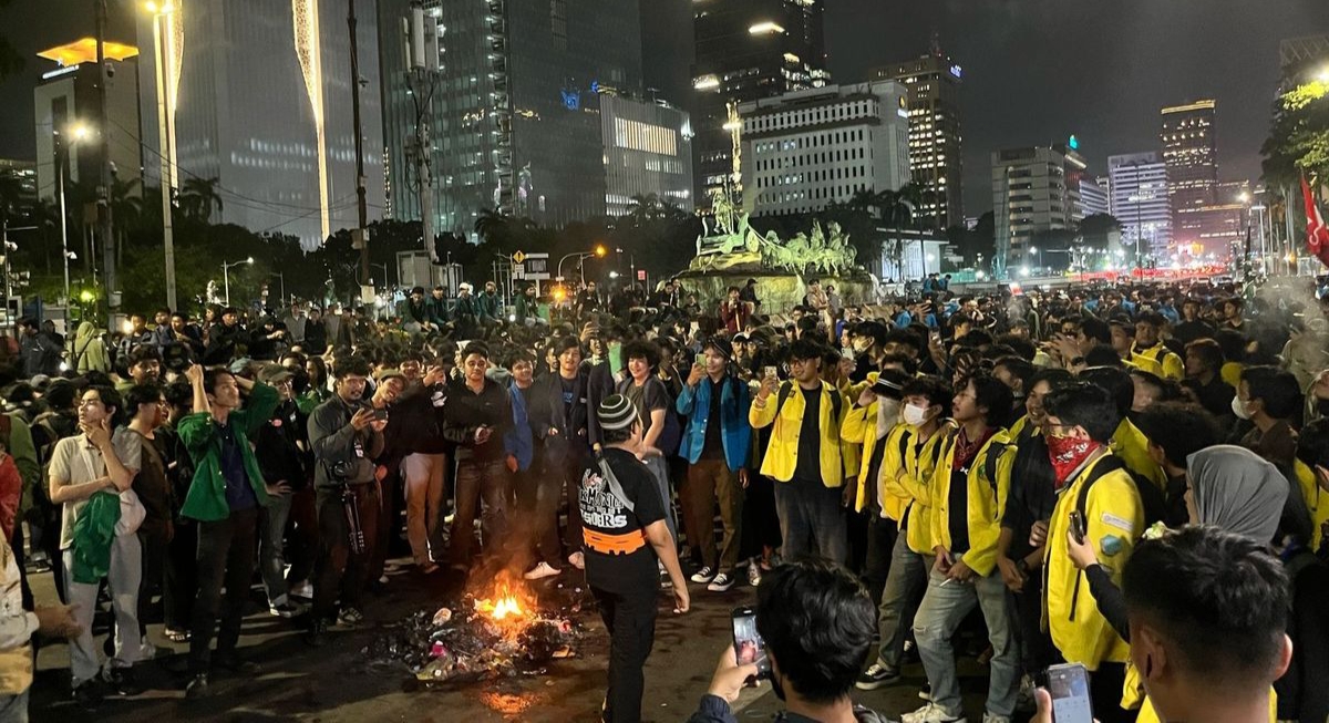 Ratusan Mahasiswa Gelar Aksi Unjuk Rasa Bertajuk "Indonesia Gelap