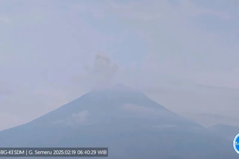 Gunung Semeru Alami Empat Kali Erupsi