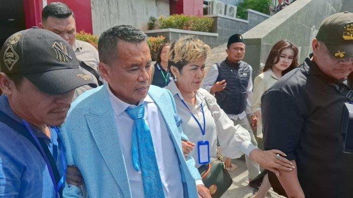 Hotman Paris Dilarikan ke RS di Tengah Persidangan