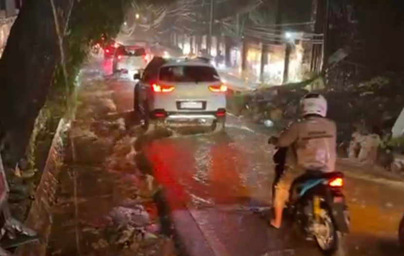 Puncak Bogor Diporak-Porandakan Banjir