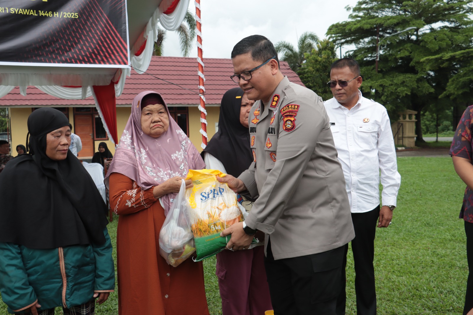 Dapat Harga Pangan Murah, Warga Padati Mapolres Prabumulih