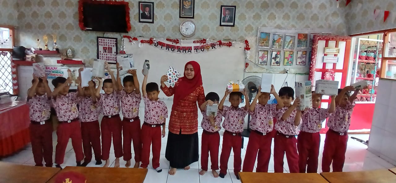 Murid SD Negeri Borong Makassar Dapat THR dan Paket Lebaran