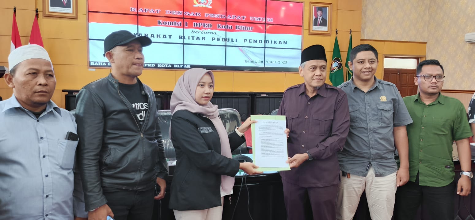Forum Masyarakat Peduli Pendidikan Dengan KRPK Datangi Kantor DPRD Kota Blitar Bahas Keluhan Kampus Unisba Blitar