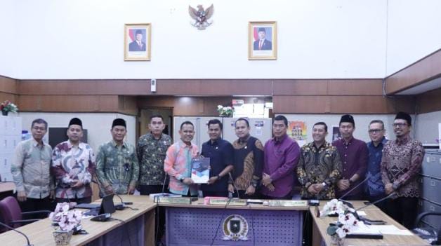 Komisi I DPRD Riau RDP dengan KPID Riau