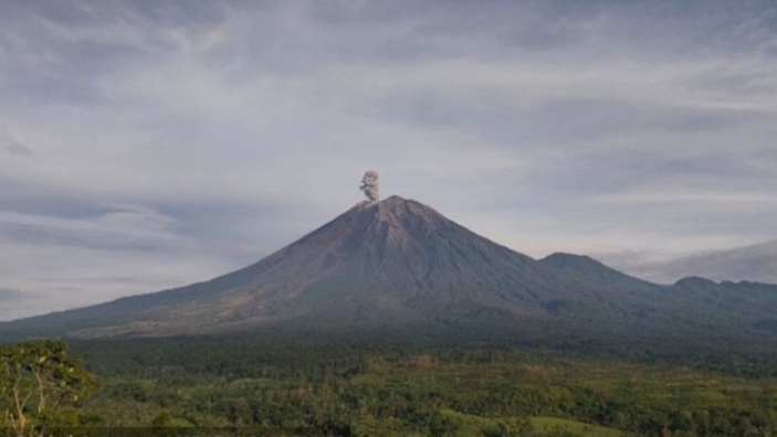 Gunung Semeru Kembali Erupsi