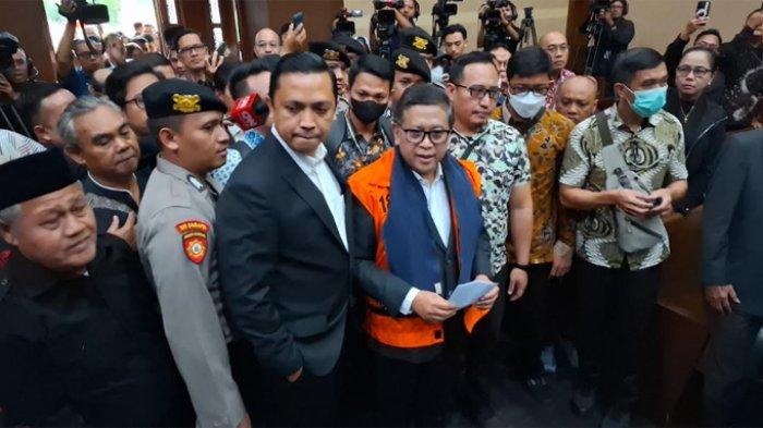 Hasto Didakwa Beri Uang Sebesar Rp600 kepada Wahyu Setiawan