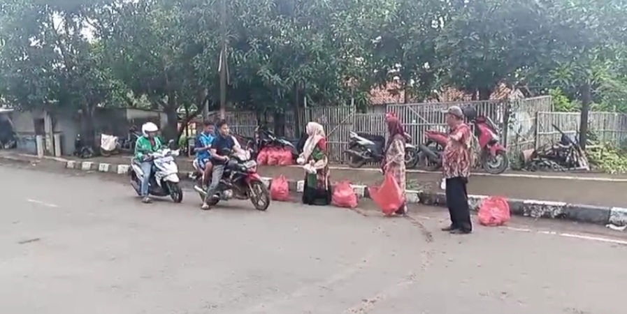 Berkah Ramadhan, DPC IMO-Indonesia Kabupaten Indramayu Bagikan 500 Paket Takjil