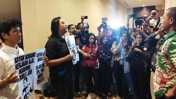 Rapat RUU TNI Berujung Ricuh