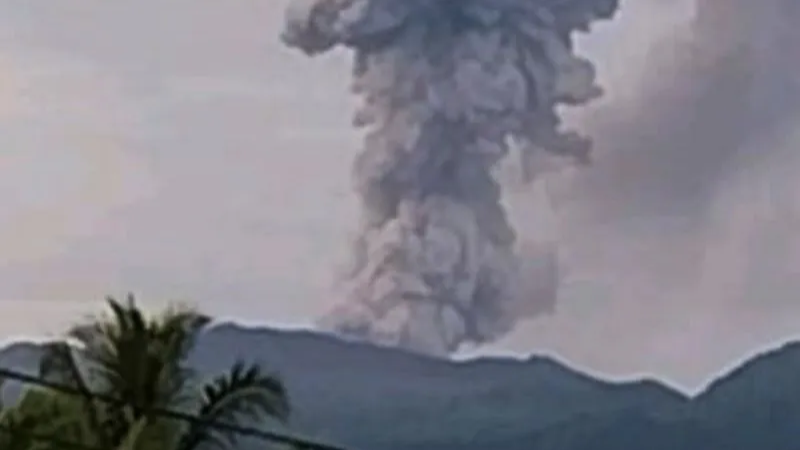 Gunung Dukono Maluku Utara Kembali Erupsi