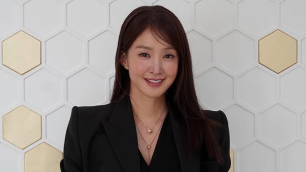 Lee Si Young Urus Perceraian