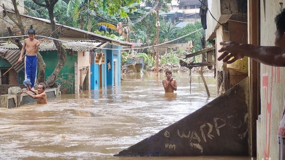 Hujan Deras , Sungai Ciliwung Meluap