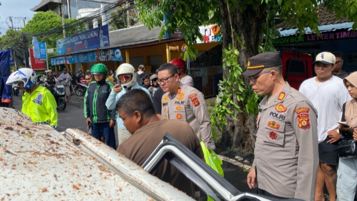 Pohon Tumbang di Jalan Raya Kuta, Satu Orang Meninggal Dunia