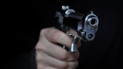 Miris, Seorang Pengacara Kedapatan Bawa Senjata dan Narkoba