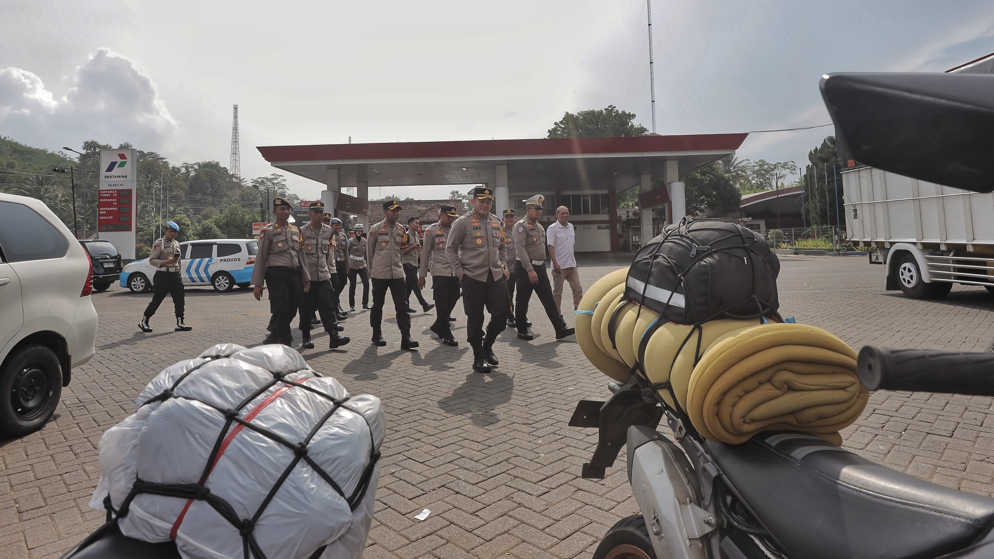 Kapolres Bersama PJU Polres Blitar Sambangi Pemudik, Pastikan Arus Mudik Lancar