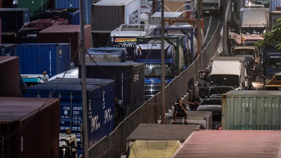 Ratusan Truk Alami Kemacetan Hebat di Kawasan Tanjung Priok