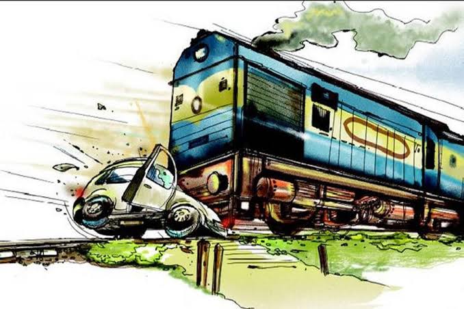 Terobos Palang, Sebuah Mobil Ditabrak KRL