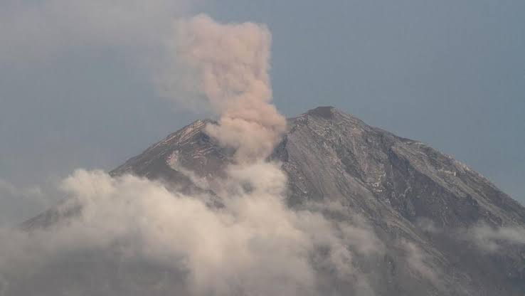 Gunung Semeru Kembali Meletus