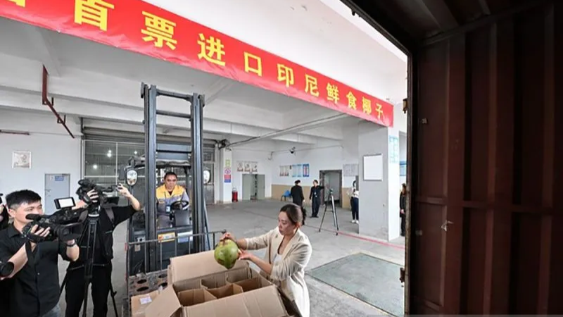 Sebanyak 200 Kg Kelapa Segar Batch Pertama Diimpor Indonesia ke China