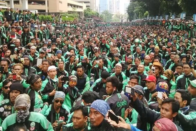 Waspada! Demo Ojol di Jakarta, Rute Transjakarta Dialihkan
