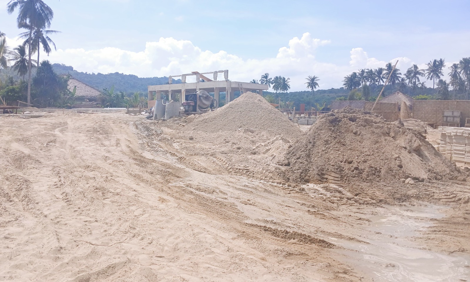 Dewan Sumba Barat Lakukan Sidak Penggunaan Pasir Laut Ilegal
