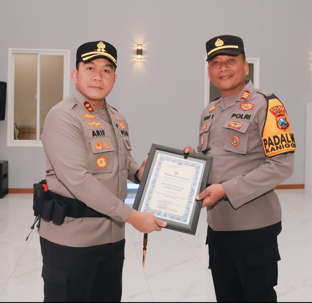 Kapolres Blitar Beri Penghargaan kepada Personel Berprestasi, Harap Jadi Inspirasi bagi Anggota Lain