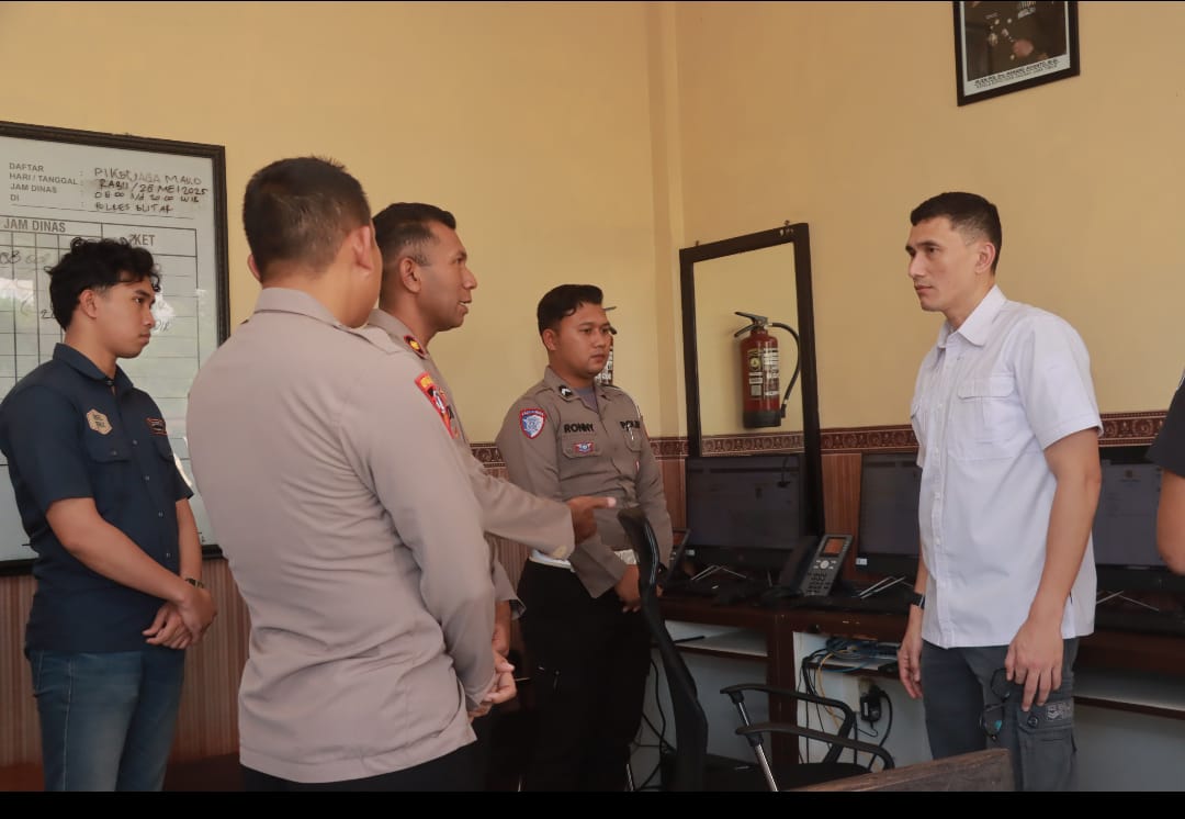 Wakaposko Presisi Tinjau Optimalisasi Layanan Hotline 110 di Polres Blitar