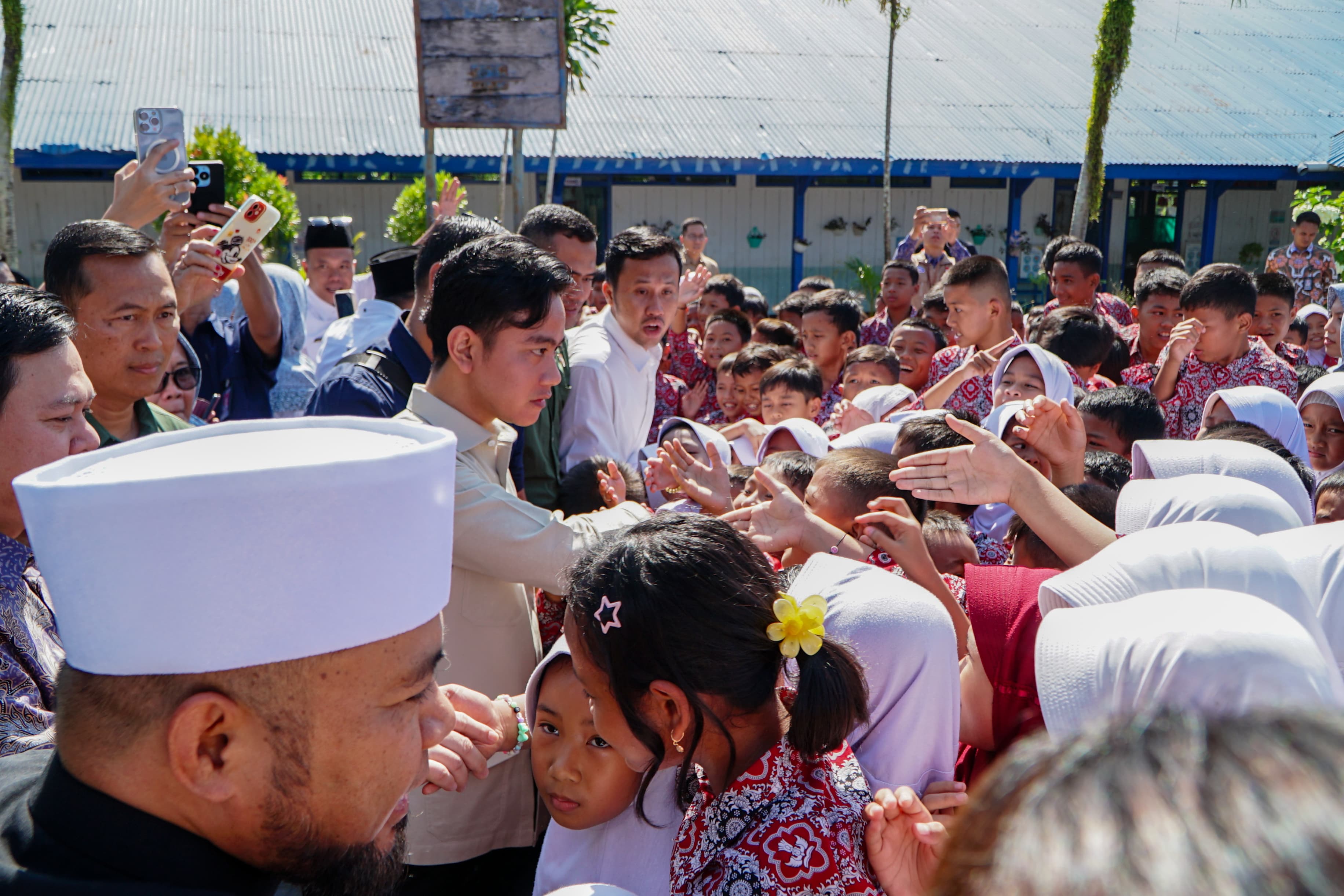 Wapres Gibran Tinjau Pelaksanaan MBG di SD Negeri 61 Kota Bengkulu
