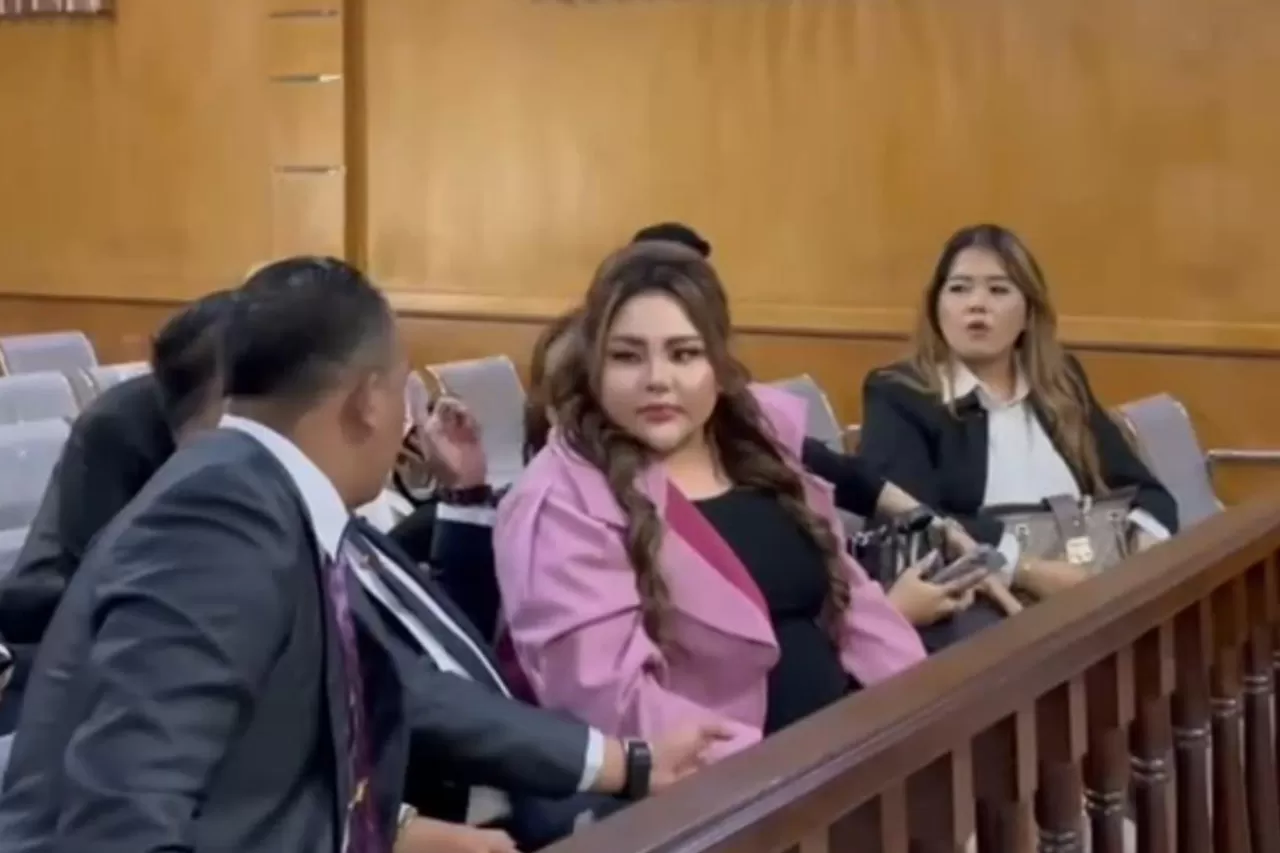 Sidang Gugatan Lisa Mariana ke Ridwan Kamil Ditunda