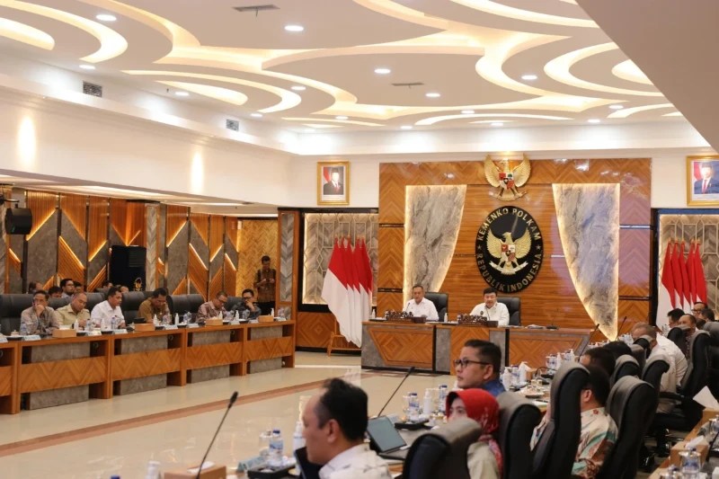 Negara Hadir Secara Nyata, Menko Polkam Siap Gebuk Premanisme