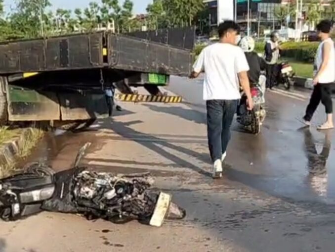 Diduga Rem Blong, Sebuah Truk Menabrak Sejumlah Pengendara Sepeda Motor di Batam